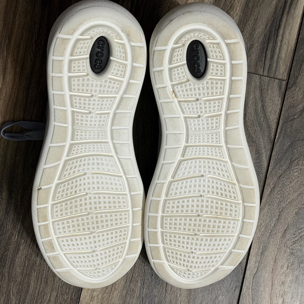 Crocs Tennis shoes - Picture 2 of 3